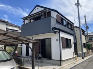 神戸市須磨区で、ホワイトとグレーの組み合わせの外壁塗装をおこないました。