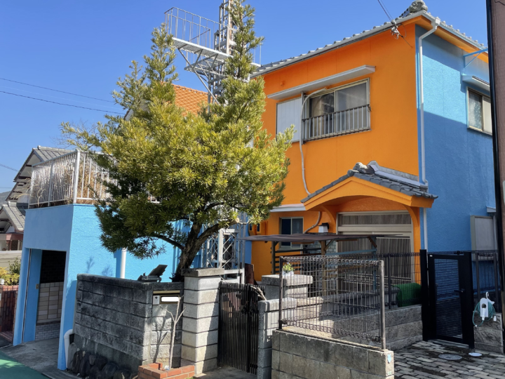 神戸市垂水区S様邸　ビビットカラーの外壁塗装で明るいイメージチェンジ！