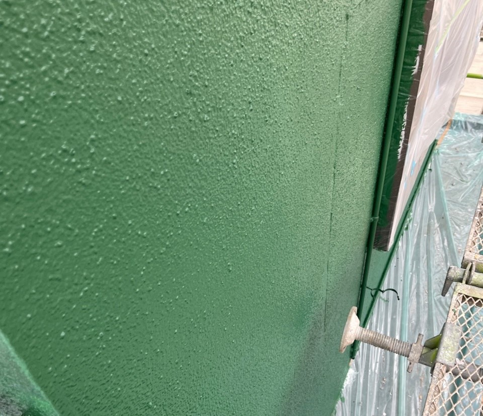 神戸市で足場を設置することで、外壁塗装を安全に行うことができます。