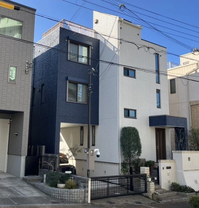 神戸市垂水区のお住まいの外壁塗装を完工したあとの外観の様子です。美しい外観に仕上がりました！