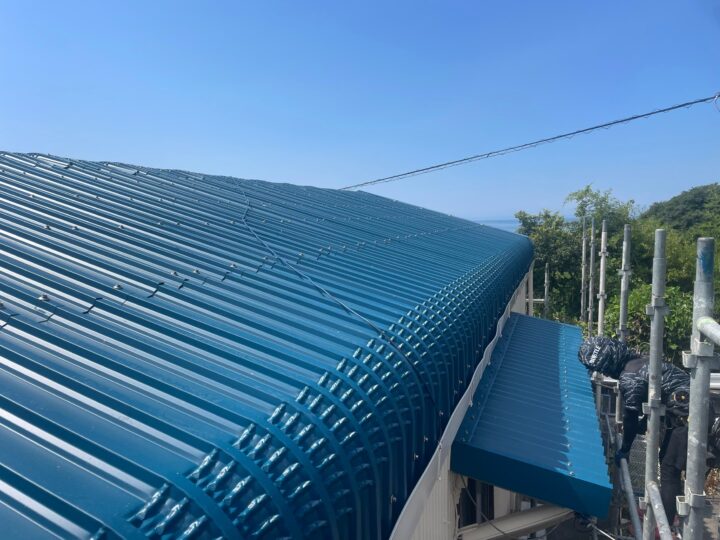 淡路島南あわじ市H様/倉庫外壁塗装、屋根カバー工法で台風対策