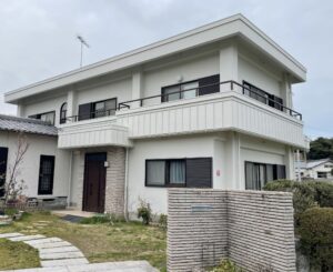 淡路島　T様邸　品のある白色で鮮やかな艶がとても美しい外観に仕上がりました✨