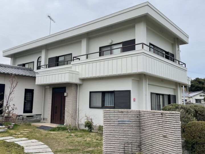淡路島　T様邸　品のある白色で鮮やかな艶がとても美しい外観に仕上がりました✨