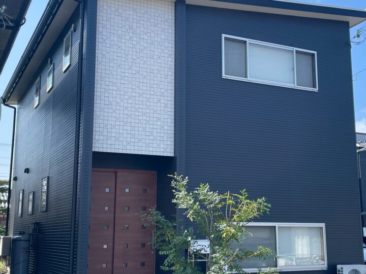 南あわじ市　B様邸　おしゃれなネイビーの外観に仕上がりました✨